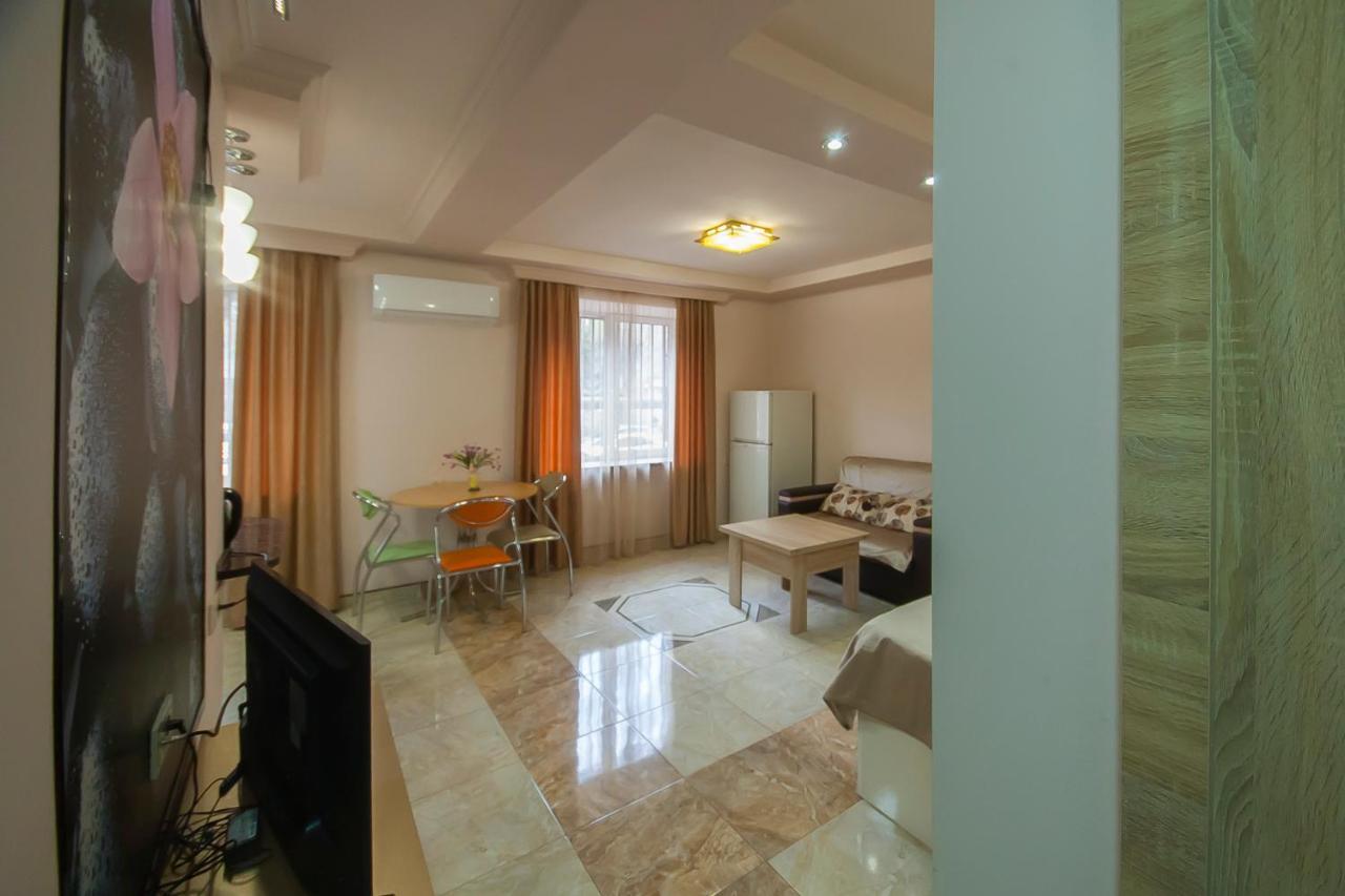 Studio On Papazyan 12 เยเรวาน ภายนอก รูปภาพ